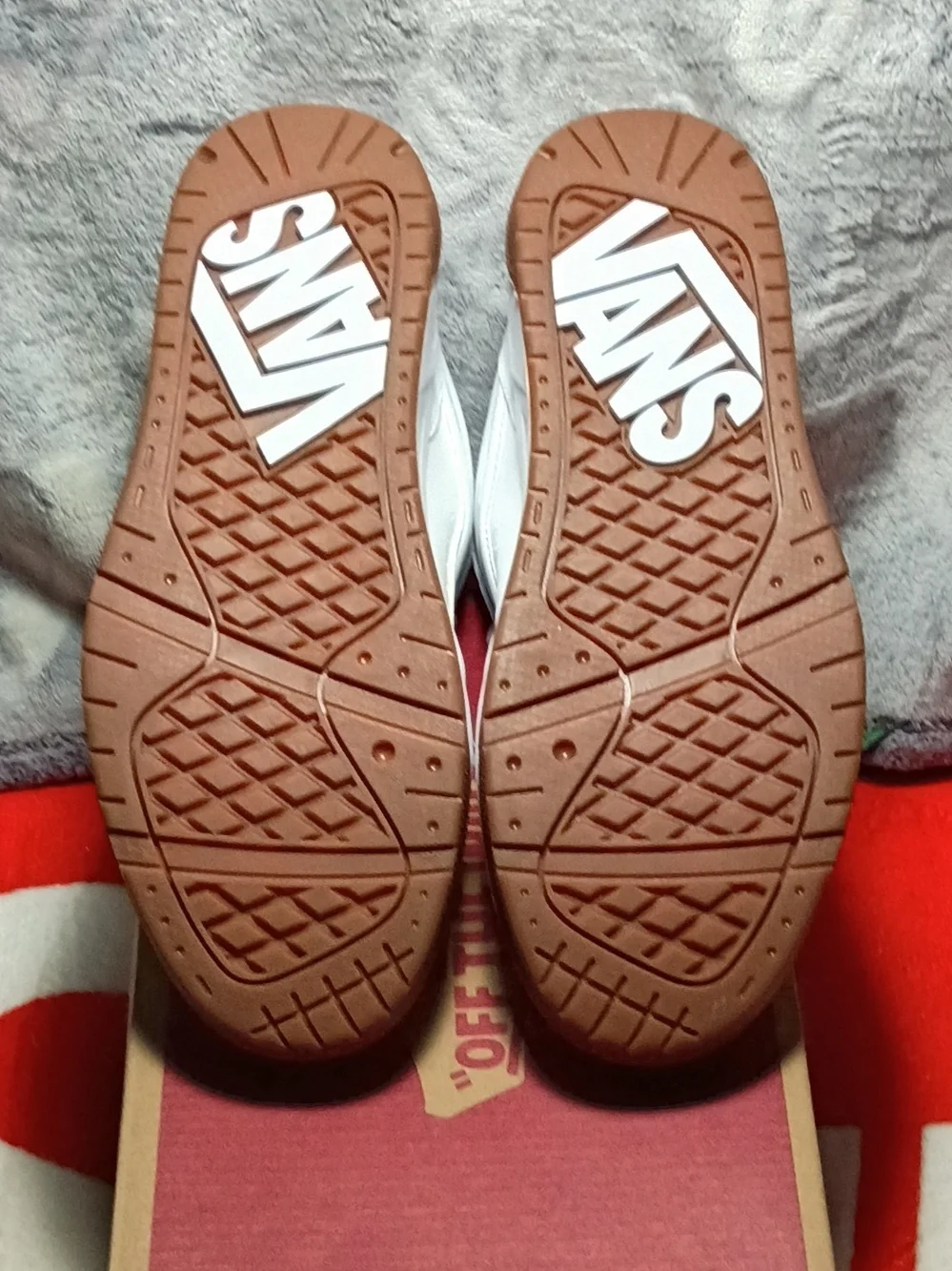 Vans Hylane White / Gum Mens Size 8.5 / Womens 10 VN000D1J9DH Brand New with Box